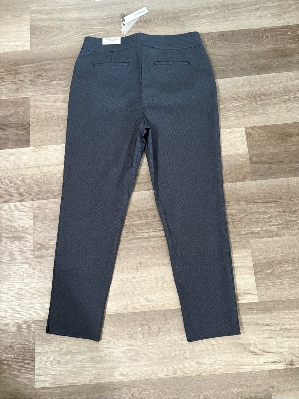 NWT Chicos So Slimming ankle pants. Women’s size 12. - Picture 6 of 7